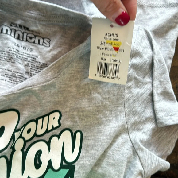 Despicable Me Girls T-Shirt Size Large 10/12 Short Sleeves Find Your Minions - Picture 3 of 5